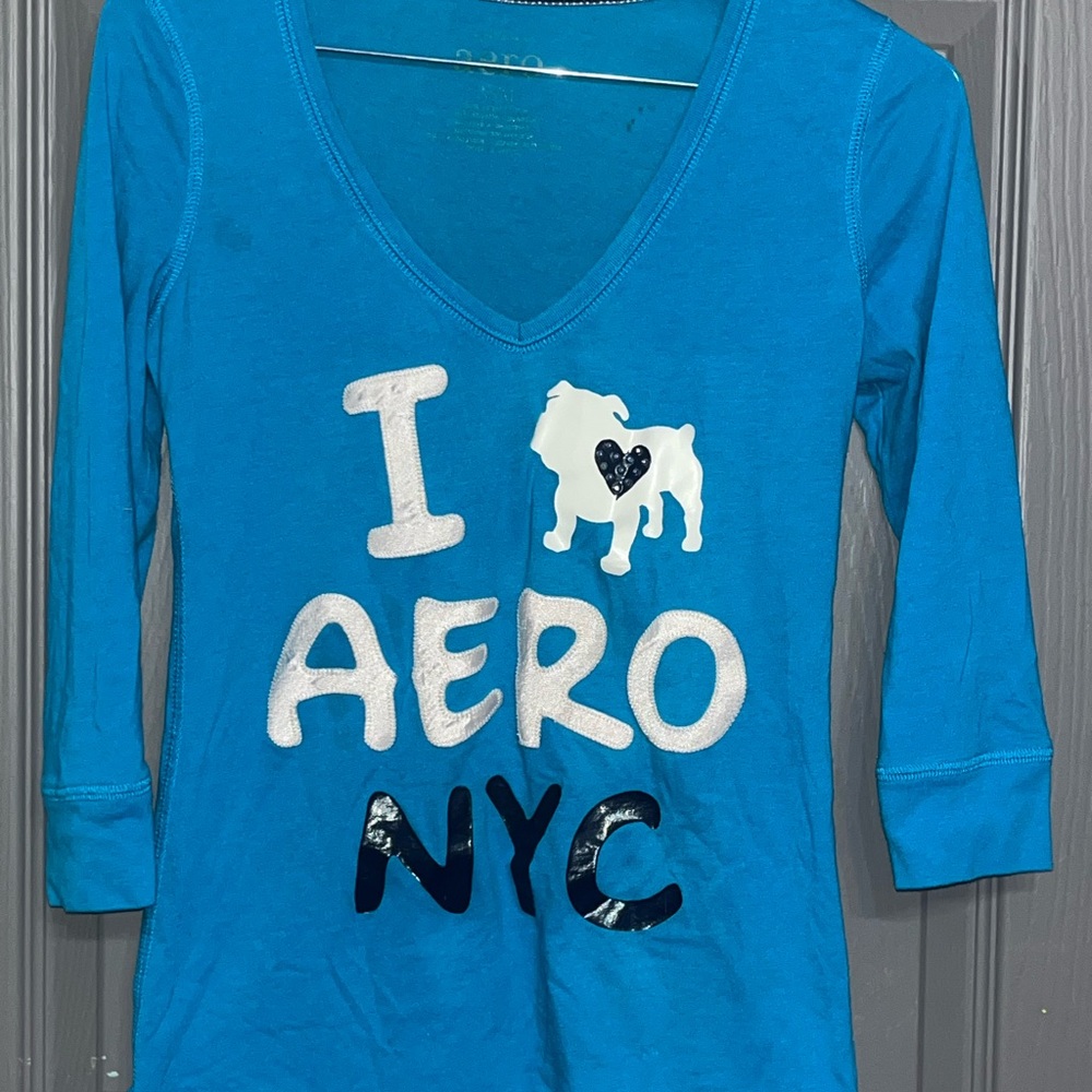 I love Areo Long sleeve tee‎ size medium.